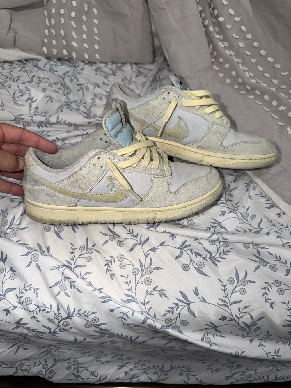 Nike Low-Top Sneakers in Light Gray, Pale Yellow & Pale Blue